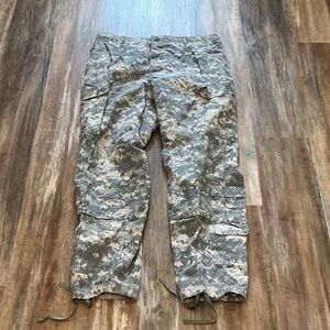 U.S. Army Digital Camo Cargo Pants Large Regular